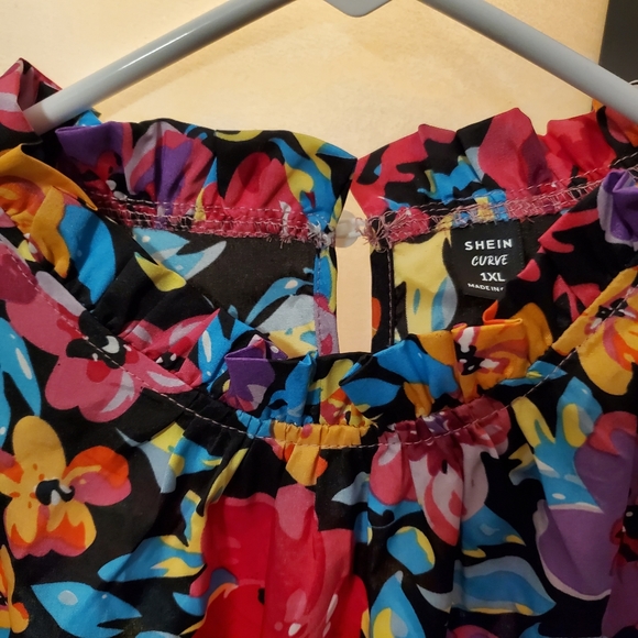 Colorful SHEIN 1XL Womans Dress - Picture 4 of 8